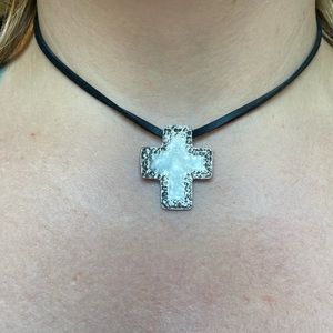 Cross pendant necklace